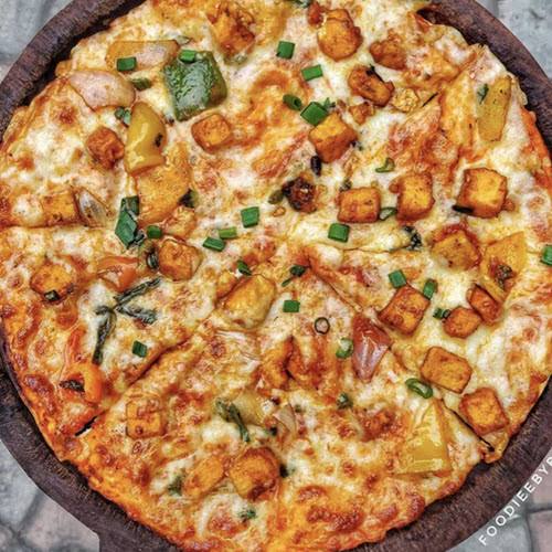 BBQ Paneer pizza  (Medium 6 slices) [street and straw]