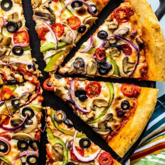 Deluxe veggie pizza  (Medium 6 slices) [street and straw]