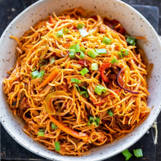 Schezwan veg noodles [Street and straw]